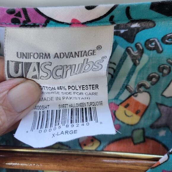 Uniform Advantage XL Scrub Top Halloween Ghost Bats Short Sleeve Pullover Shirt - Picture 2 of 8